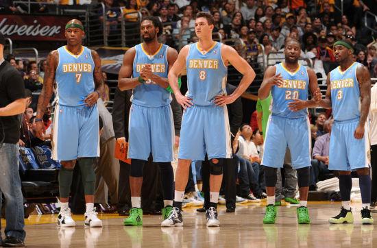 与灯光几乎 与灯光几乎